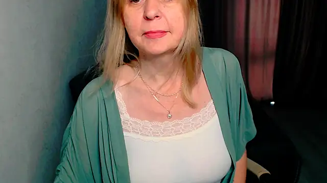 Snapshot of MiLenaMilf chatting on May 16, 7:05 am MiLenaMilf online show from May 16, 7:05 am