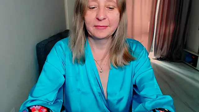 Snapshot of MiLenaMilf chatting on May 27, 5:15 am MiLenaMilf online show from May 27, 5:15 am