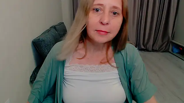 Snapshot of MiLenaMilf chatting on June 1, 7:32 am MiLenaMilf online show from June 1, 7:32 am