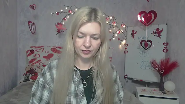 Snapshot of MelissaTyler chatting on February 12, 8:53 am MelissaTyler online show from February 12, 8:53 am