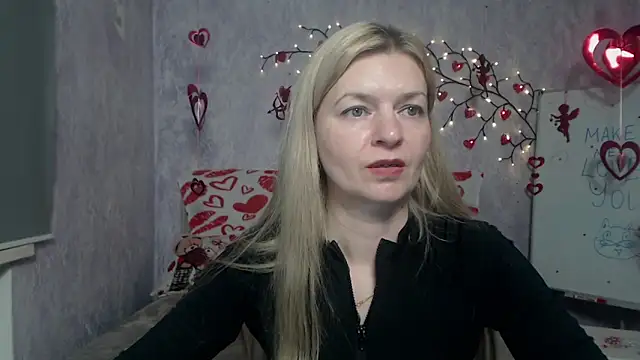 Snapshot of MelissaTyler chatting on February 13, 9:49 am MelissaTyler online show from February 13, 9:49 am