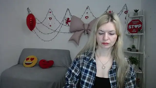 Snapshot of MelissaTyler chatting on February 15, 5:48 am MelissaTyler online show from February 15, 5:48 am