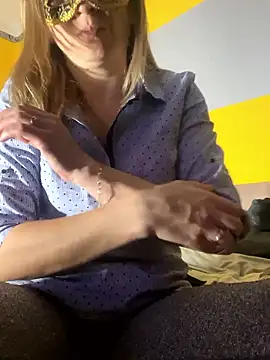 SexyMamiVee online show from January 10, 6:20 pm