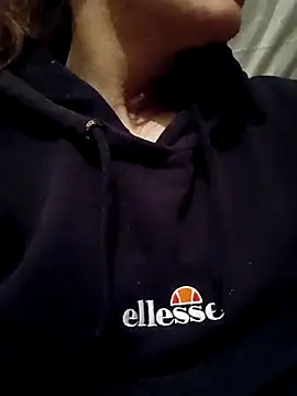 Snapshot of BimBamBum23 chatting on December 22, 9:12 pm BimBamBum23 online show from December 22, 9:12 pm