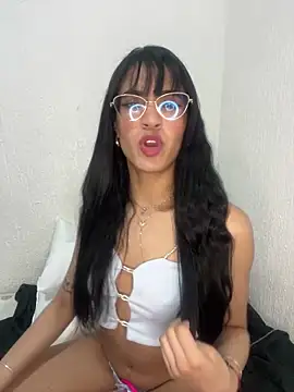 Snapshot of ValentinaEvanz chatting on April 18, 6:45 pm ValentinaEvanz online show from April 18, 6:45 pm