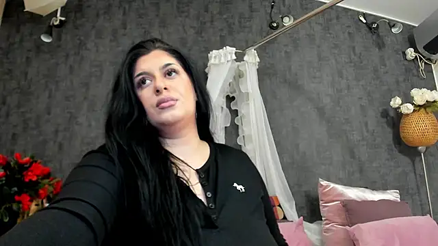 NayaNoirX online show from January 9, 3:26 pm