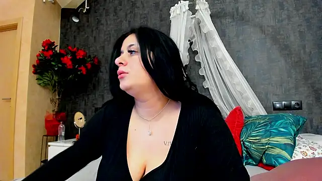 NayaNoirX online show from February 25, 8:40 pm