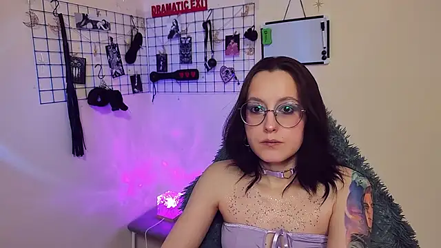 Snapshot of XXGoddessLXX chatting on February 23, 6:27 pm XXGoddessLXX online show from February 23, 6:27 pm