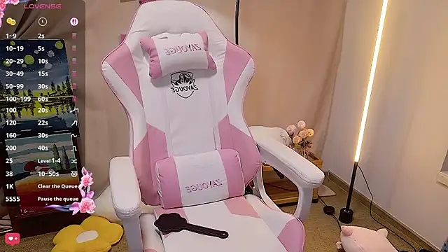 cuteqiqi online show from May 15, 1:40 pm