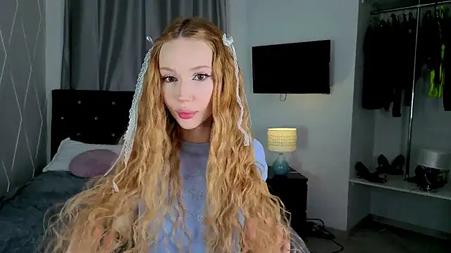 Zoe  Page online show from January 16, 2:10 pm