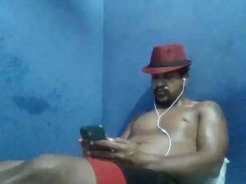 Snapshot of bigdick211292 chatting on February 17, 6:10 am bigdick211292 online show from February 17, 6:10 am