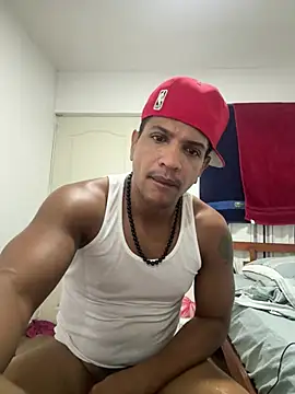 Snapshot of bigdick211292 chatting on May 5, 12:40 am bigdick211292 online show from May 5, 12:40 am