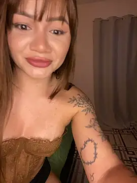 Isisbennett online show from April 8, 8:53 pm