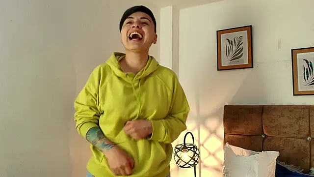 kat paradise online show from April 18, 11:47 am