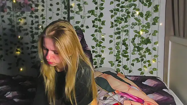 Cute Madam online show from January 6, 11:18 pm