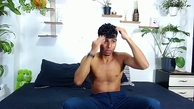 Interracial Snow Bunny online show from February 19, 9:11 pm