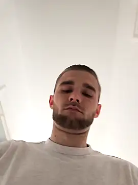 Benjamiinlt online show from April 8, 1:22 pm