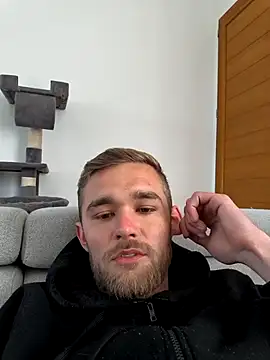 Benjamiinlt online show from April 21, 9:37 am