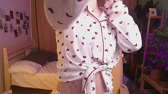 Haya Harareet online show from January 14, 1:11 am