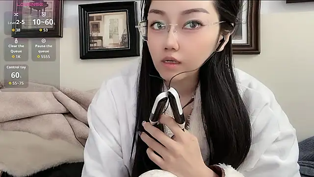 Snapshot of Alice-yaya chatting on February 1, 5:33 pm Alice-yaya online show from February 1, 5:33 pm