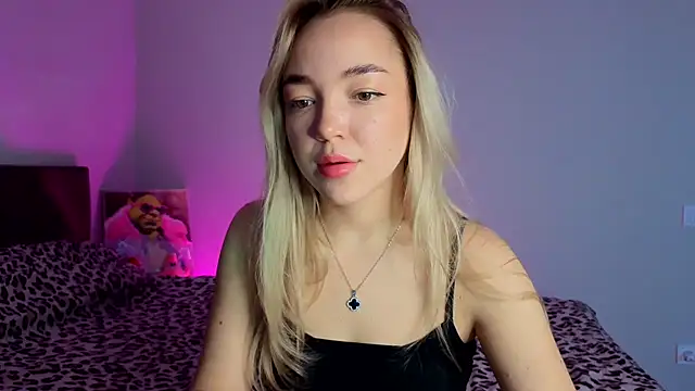 ChrissBerry online show from March 20, 3:44 am