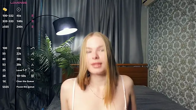 Snapshot of Icehoneybyte chatting on May 22, 8:53 am Icehoneybyte online show from May 22, 8:53 am