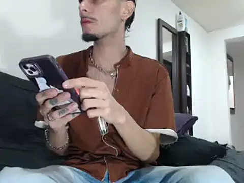 levconnor online show from February 26, 8:41 pm