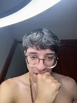 ArthurDavies  online show from February 2, 5:17 am