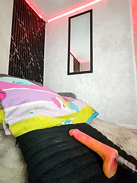 Isis Hot   online show from March 29, 11:32 am