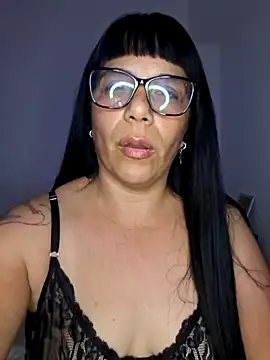 Snapshot of angielove1905 chatting on January 9, 2:03 am angielove1905 online show from January 9, 2:03 am