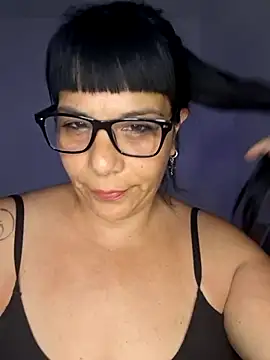 Snapshot of angielove1905 chatting on January 14, 2:28 am angielove1905 online show from January 14, 2:28 am