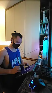 Snapshot of OnlyHand9x chatting on March 1, 5:48 pm OnlyHand9x online show from March 1, 5:48 pm