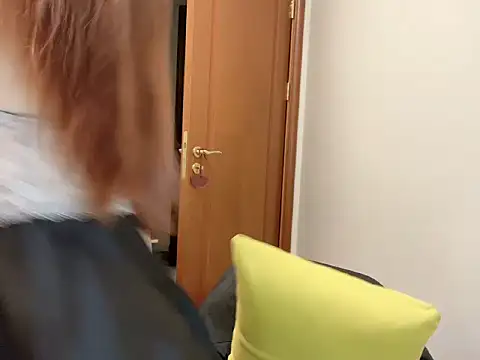 YiYi-oo online show from January 18, 5:06 pm