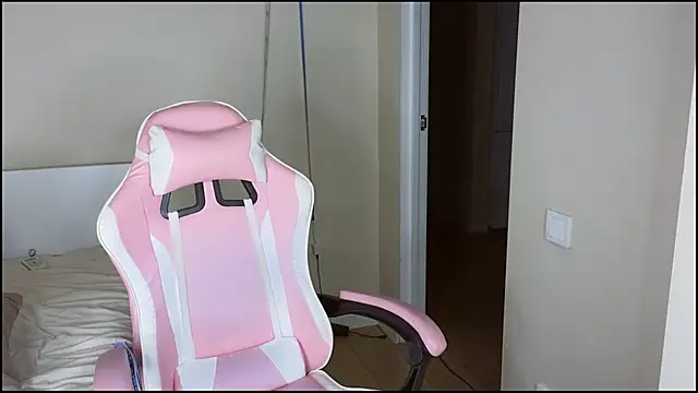 jasmilee online show from April 3, 7:12 pm