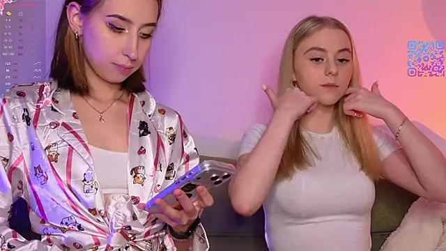 Mimipaws online show from February 9, 7:40 pm