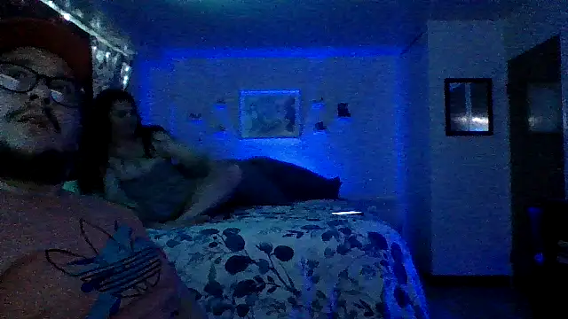 Snapshot of GeeKneeBee chatting on January 19, 5:00 am GeeKneeBee online show from January 19, 5:00 am