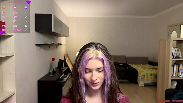 Dia DeAmas online show from April 15, 1:18 pm