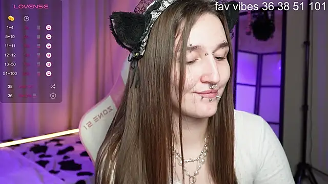 Snapshot of Alice_Goth chatting on May 27, 8:11 am Alice Goth online show from May 27, 8:11 am