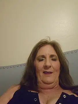 Snapshot of HotAzMilf chatting on January 16, 8:18 am HotAzMilf online show from January 16, 8:18 am