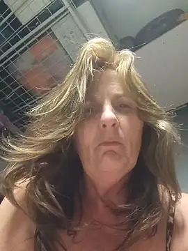 Snapshot of HotAzMilf chatting on February 20, 11:32 am HotAzMilf online show from February 20, 11:32 am