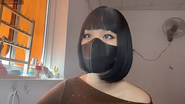 Snapshot of Tieu-May chatting on February 24, 8:12 am Tieu-May online show from February 24, 8:12 am