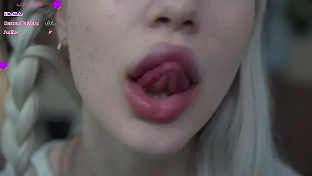 KristalCrowner online show from March 2, 7:43 pm