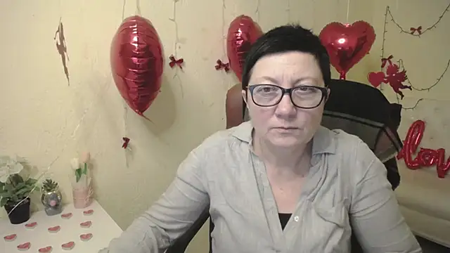 EmilyL0ve online show from February 2, 6:28 pm