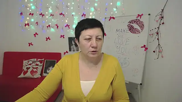 EmilyL0ve online show from February 17, 7:31 pm