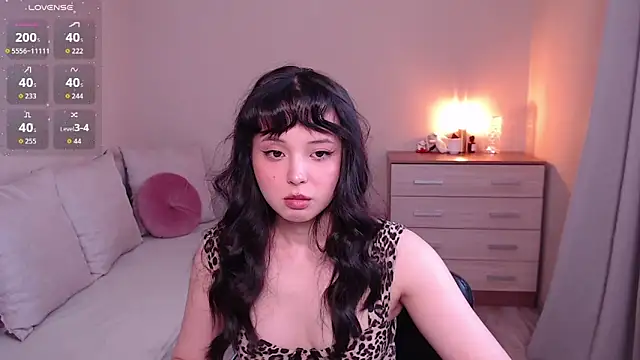 lia hetty online show from March 29, 1:44 pm