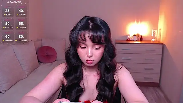 lia hetty online show from April 12, 4:12 pm