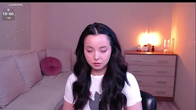 lia hetty online show from April 13, 2:11 pm