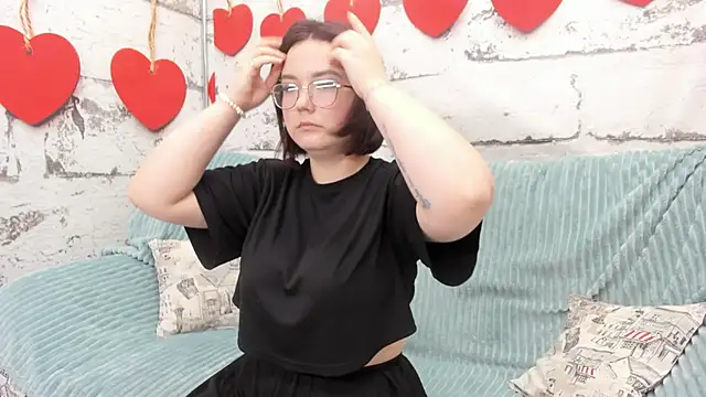Snapshot of Sweetie_Rozzy chatting on May 1, 1:10 am Sweetie Rozzy online show from May 1, 1:10 am