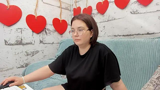 Snapshot of Sweetie_Rozzy chatting on May 2, 1:32 am Sweetie Rozzy online show from May 2, 1:32 am