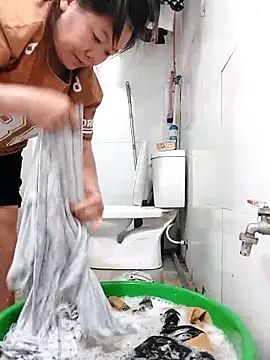 Snapshot of donaaa2 chatting on February 15, 2:19 am donaaa2 online show from February 15, 2:19 am